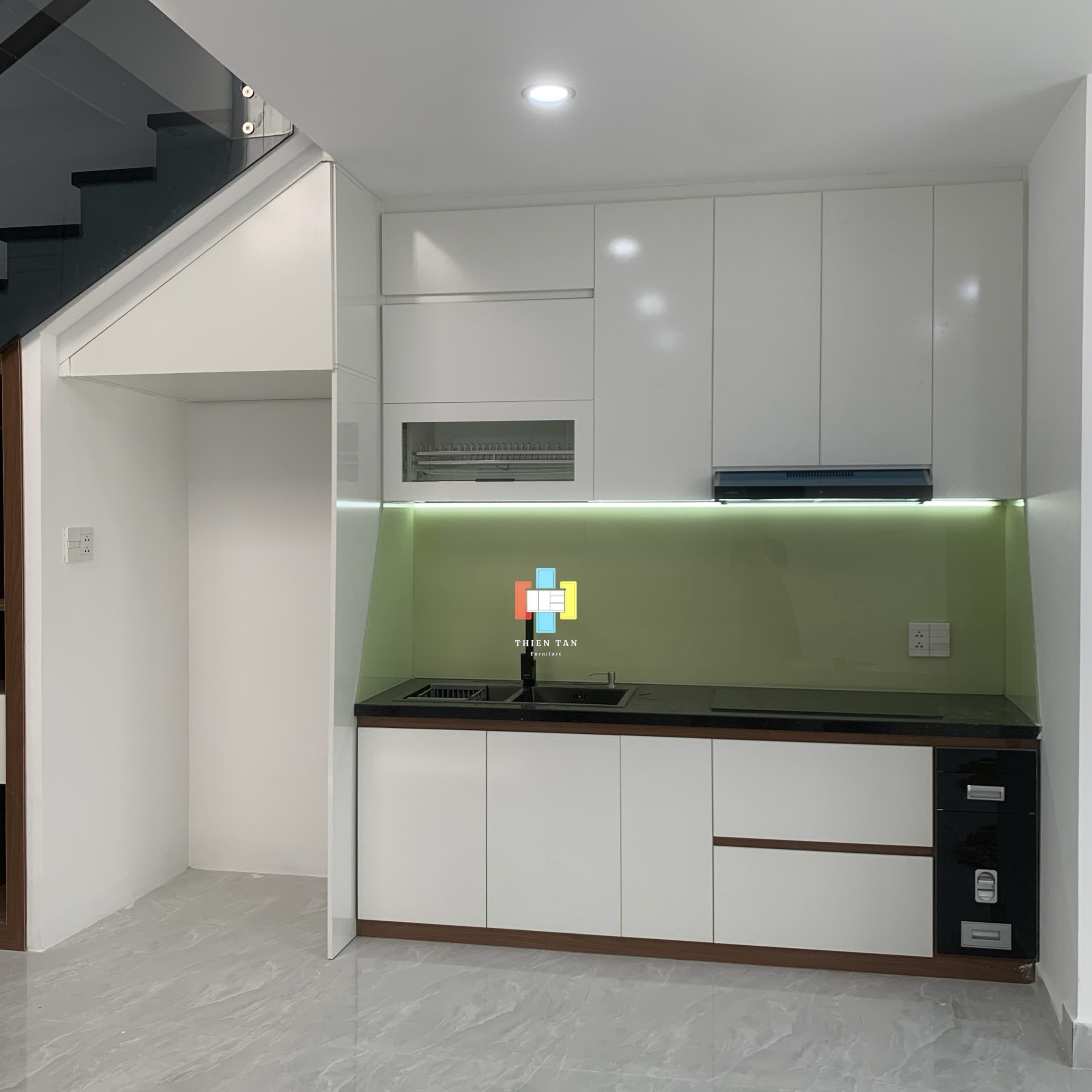 Tủ bếp nhựa Ecoplast - Cánh gỗ MDF chống ẩm - TBN006